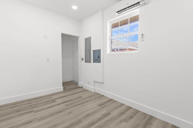 533 NE 1st Avenue, Deerfield Beach, FL 33441
