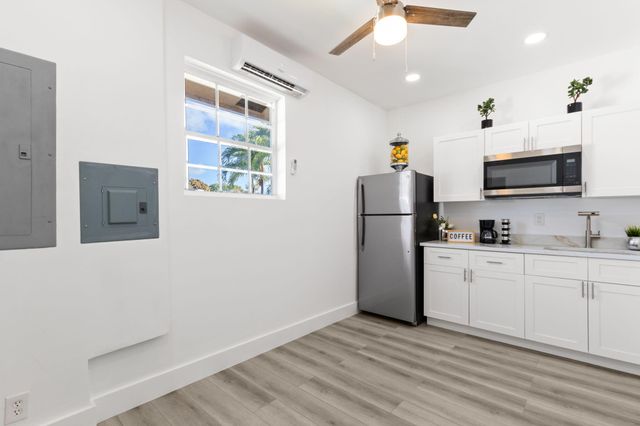 533 NE 1st Avenue, Deerfield Beach, FL 33441