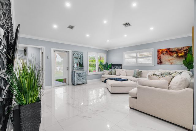 533 NE 1st Avenue, Deerfield Beach, FL 33441