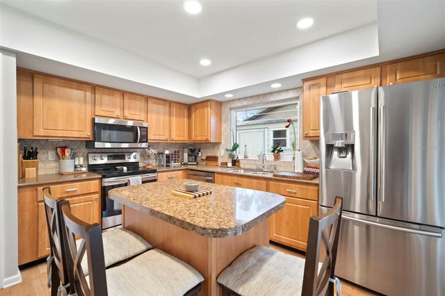 14801 OAK VINE DRIVE, Lutz, FL 33559