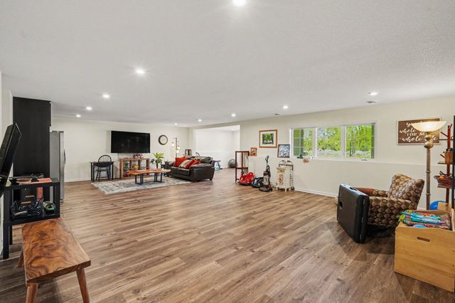 5886 Sheffield Terrace NE, Prior Lake, MN 55372