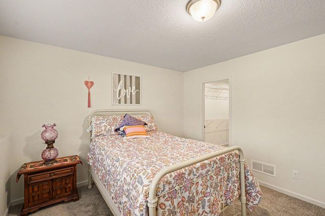 5886 Sheffield Terrace NE, Prior Lake, MN 55372