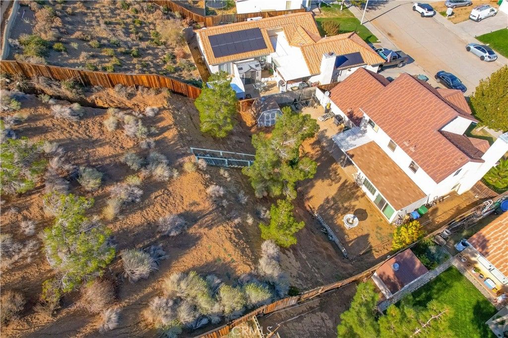 Image 10 of property listing at 39317 Beacon Lane, Palmdale, CA 93551