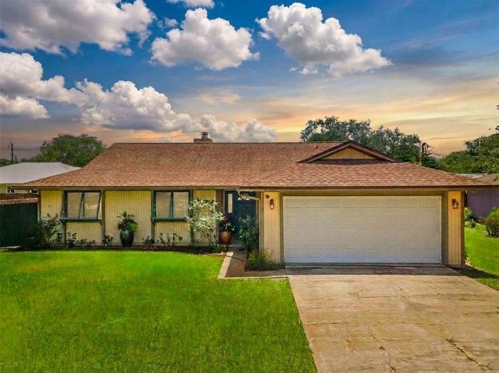 111 Lobelia Rd, St Augustine, FL 32086