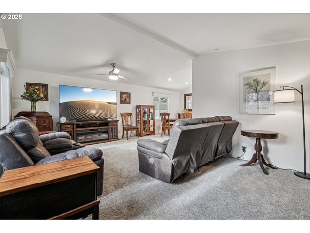 1999 JANSEN Way 16, Woodburn, OR 97071