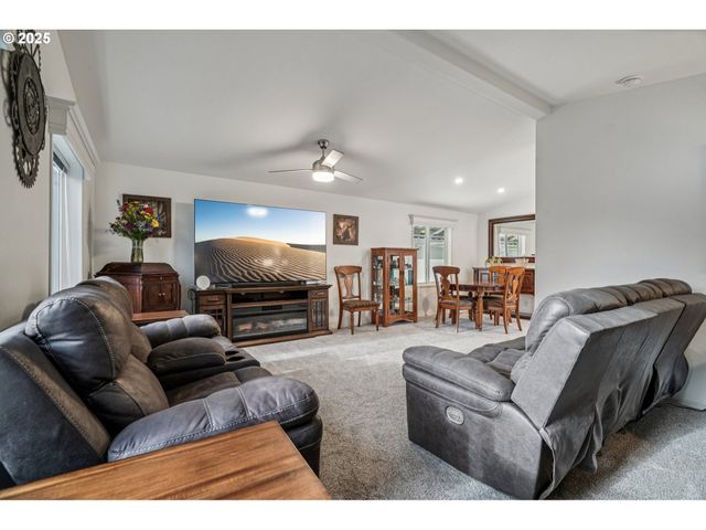 1999 JANSEN Way 16, Woodburn, OR 97071