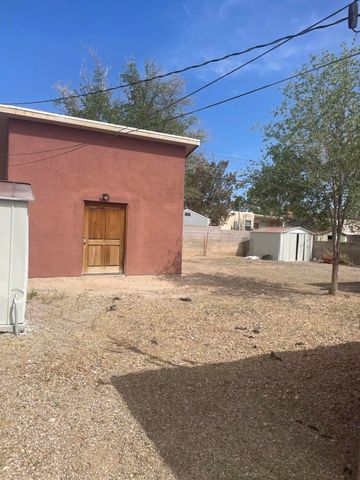 422 Chama Street NE, Albuquerque, NM 87108