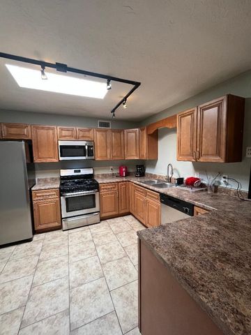 422 Chama Street NE, Albuquerque, NM 87108
