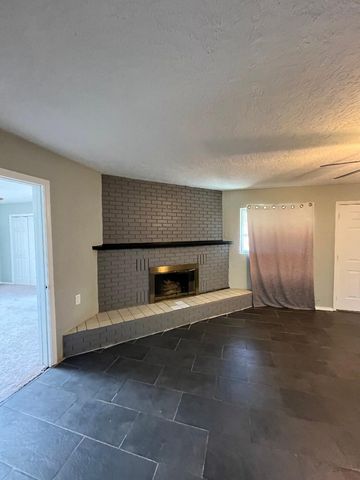 422 Chama Street NE, Albuquerque, NM 87108