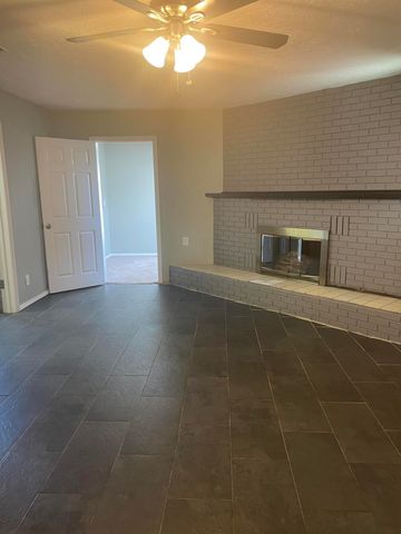 422 Chama Street NE, Albuquerque, NM 87108