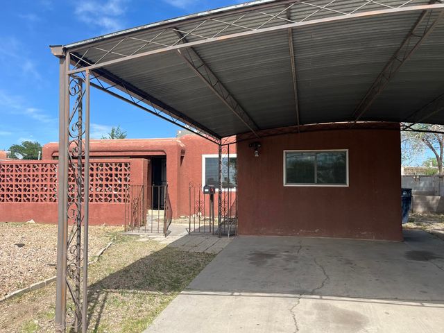 422 Chama Street NE, Albuquerque, NM 87108