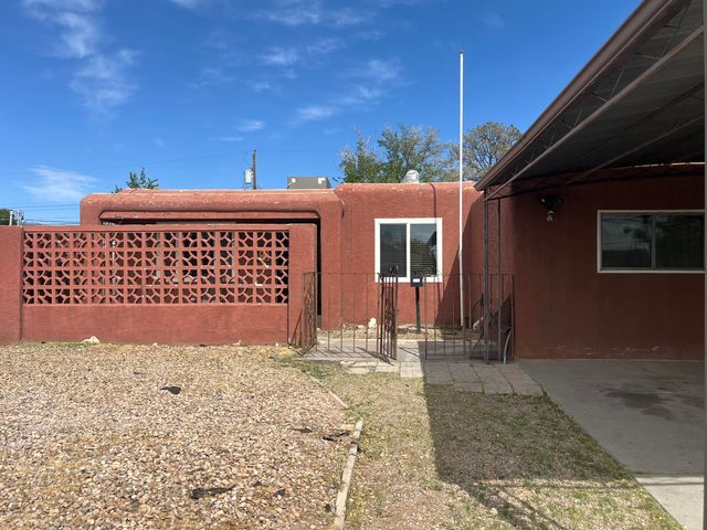 422 Chama Street NE, Albuquerque, NM 87108