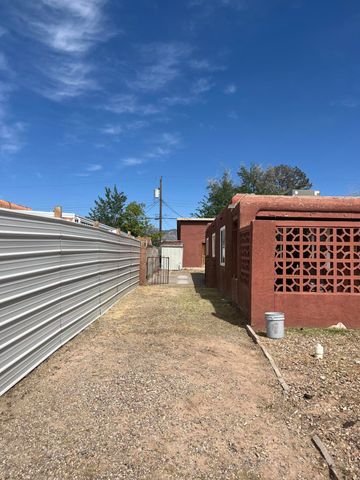 422 Chama Street NE, Albuquerque, NM 87108