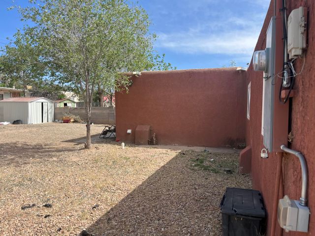 422 Chama Street NE, Albuquerque, NM 87108