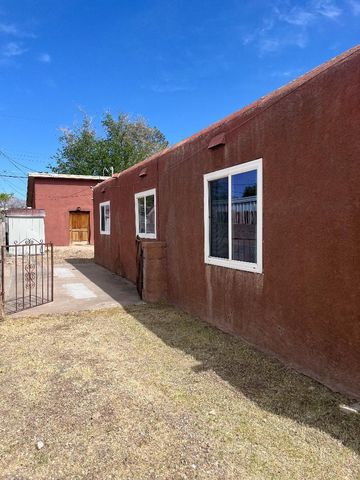 422 Chama Street NE, Albuquerque, NM 87108
