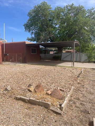 422 Chama Street NE, Albuquerque, NM 87108