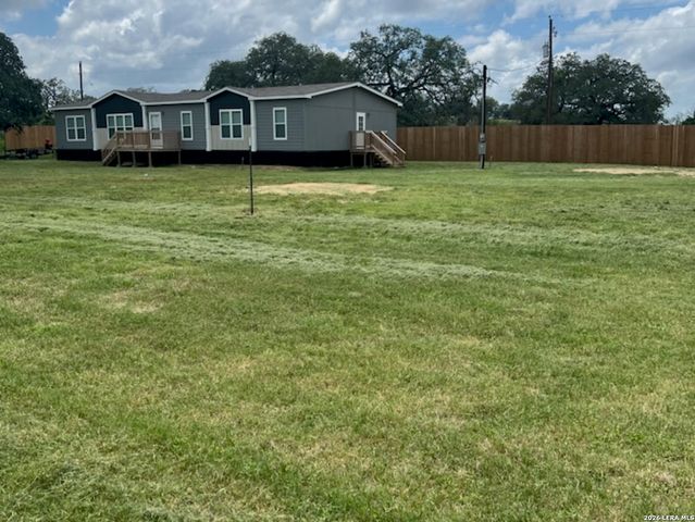 112 County Road 158, Floresville, TX 78114