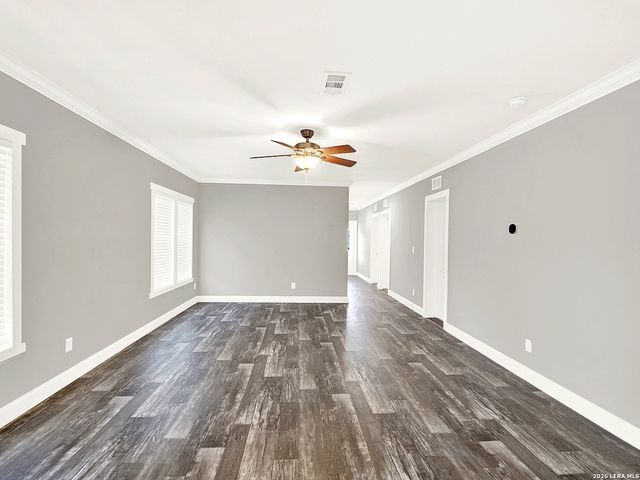 112 County Road 158, Floresville, TX 78114