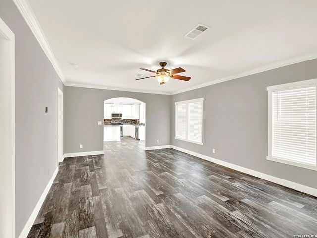 112 County Road 158, Floresville, TX 78114