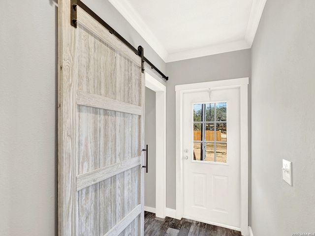 112 County Road 158, Floresville, TX 78114