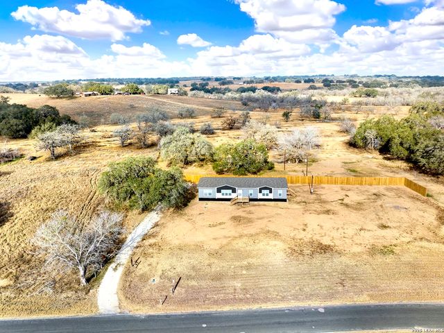 112 County Road 158, Floresville, TX 78114