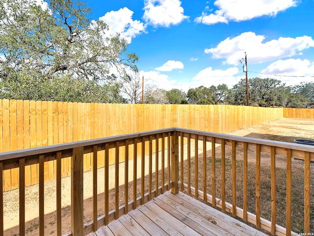 112 County Road 158, Floresville, TX 78114