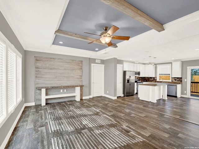 112 County Road 158, Floresville, TX 78114