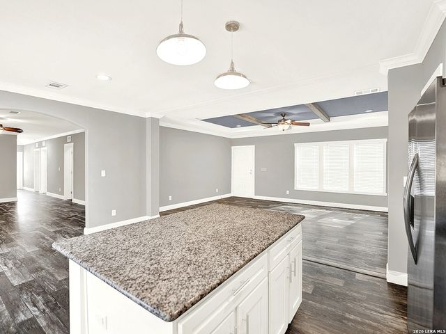 112 County Road 158, Floresville, TX 78114