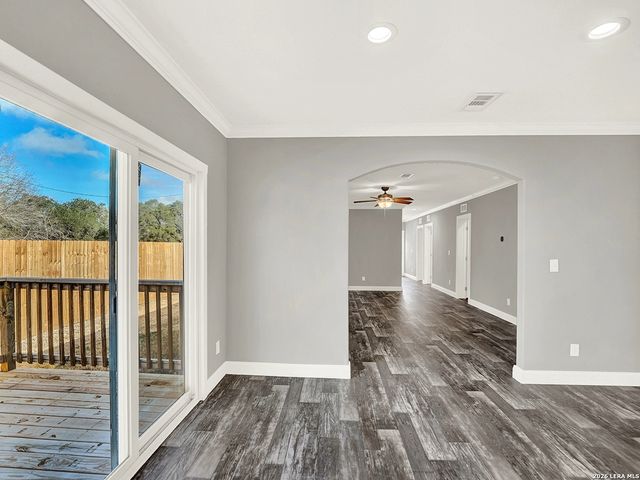 112 County Road 158, Floresville, TX 78114