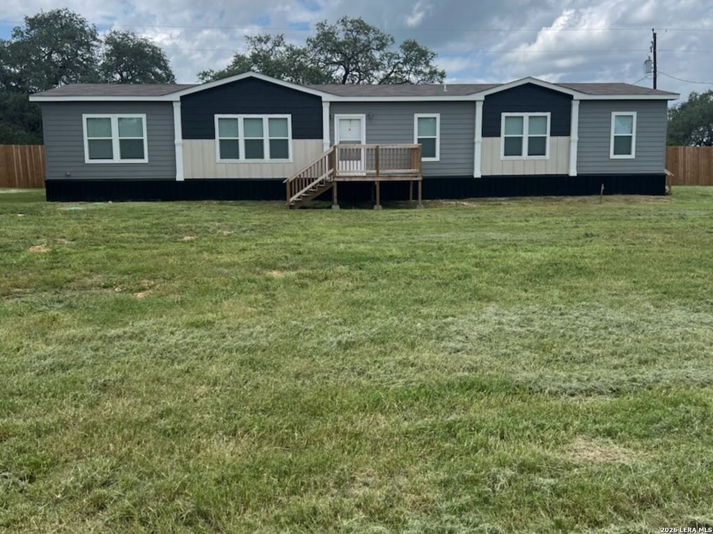 112 County Road 158, Floresville, TX 78114