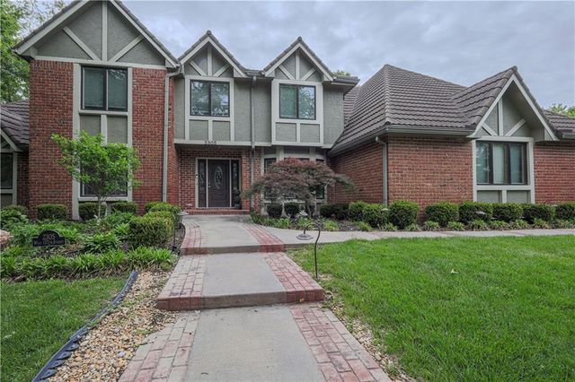 2305 W 127th Street, Leawood, KS 66209