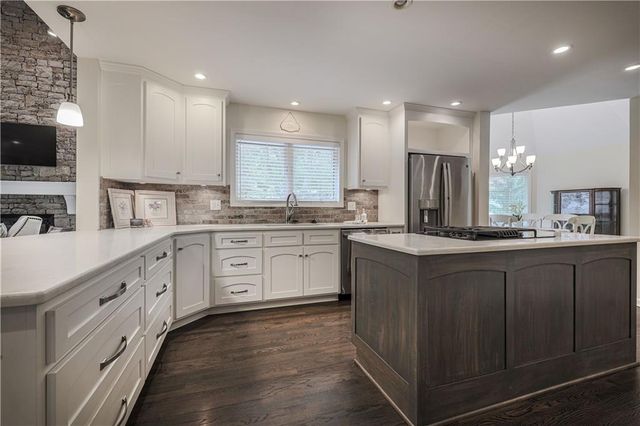 2305 W 127th Street, Leawood, KS 66209