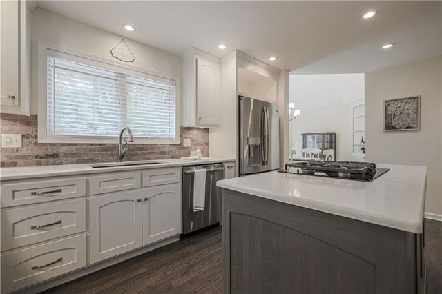 2305 W 127th Street, Leawood, KS 66209