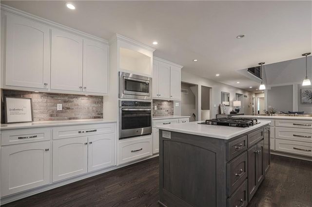 2305 W 127th Street, Leawood, KS 66209