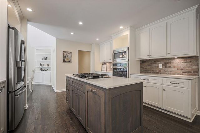 2305 W 127th Street, Leawood, KS 66209
