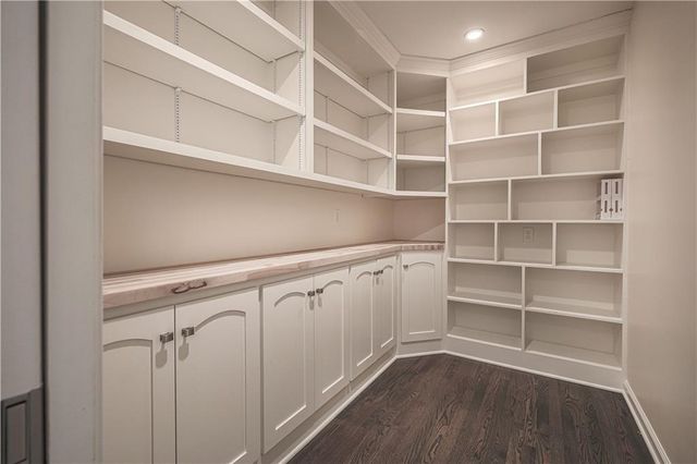 2305 W 127th Street, Leawood, KS 66209