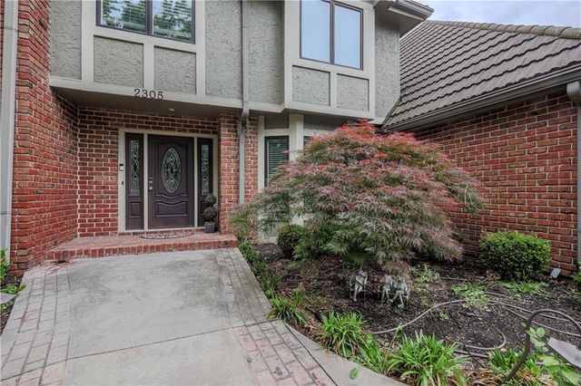 2305 W 127th Street, Leawood, KS 66209