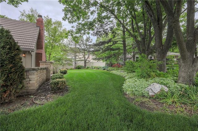 2305 W 127th Street, Leawood, KS 66209