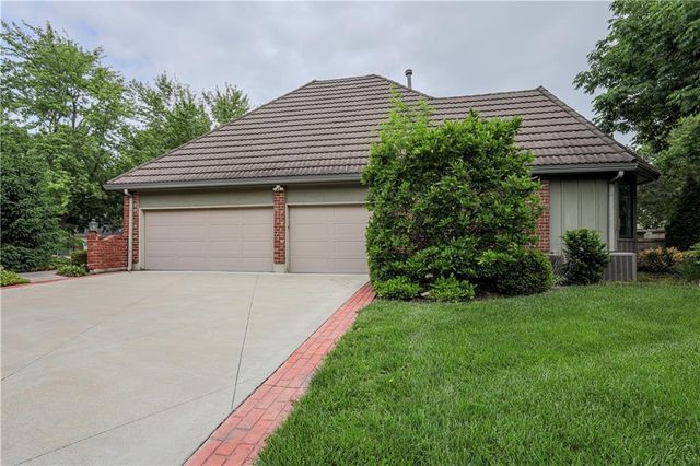 2305 W 127th Street, Leawood, KS 66209