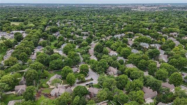 2305 W 127th Street, Leawood, KS 66209