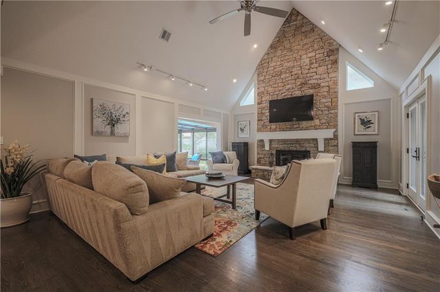 2305 W 127th Street, Leawood, KS 66209