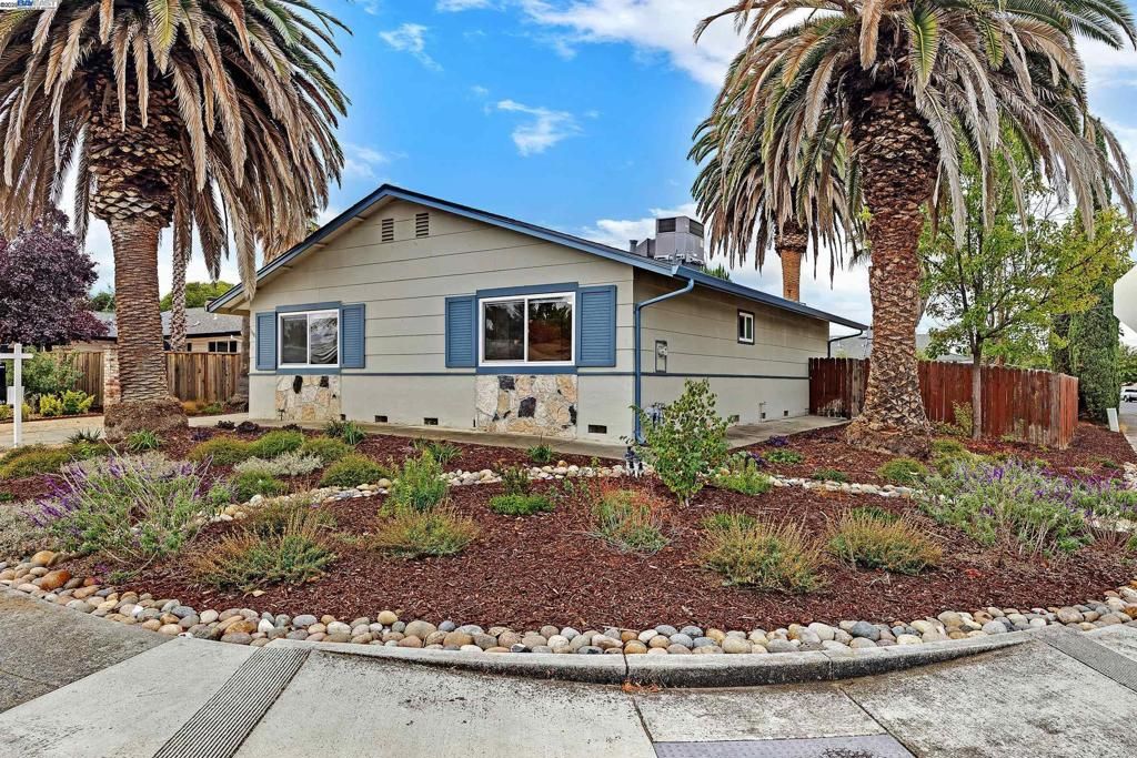 1688 Bluebell Dr, Livermore, CA 94551