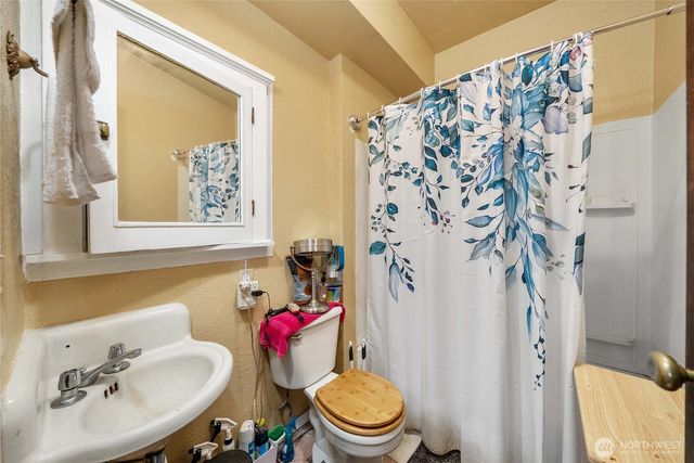 935 S Sprague Avenue, Tacoma, WA 98405