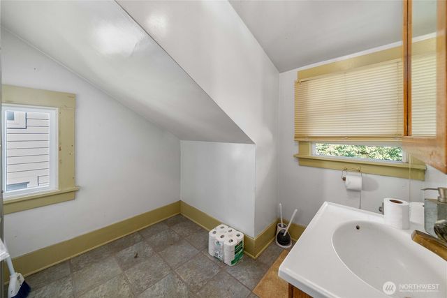 935 S Sprague Avenue, Tacoma, WA 98405