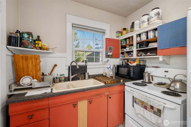 935 S Sprague Avenue, Tacoma, WA 98405