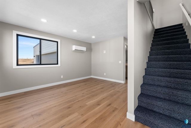 1901 E Wallin Cir, Sioux Falls, SD 57104