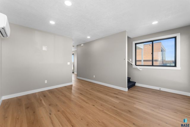 1901 E Wallin Cir, Sioux Falls, SD 57104
