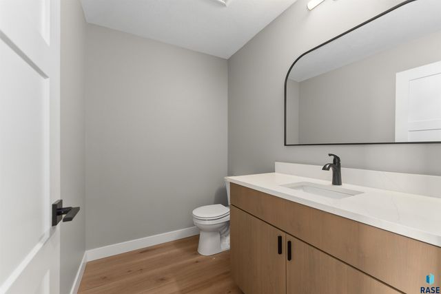 1901 E Wallin Cir, Sioux Falls, SD 57104