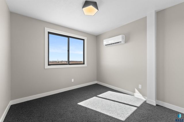 1901 E Wallin Cir, Sioux Falls, SD 57104