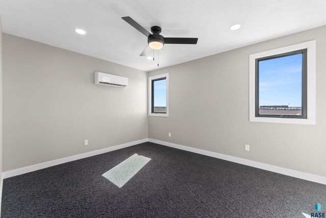 1901 E Wallin Cir, Sioux Falls, SD 57104